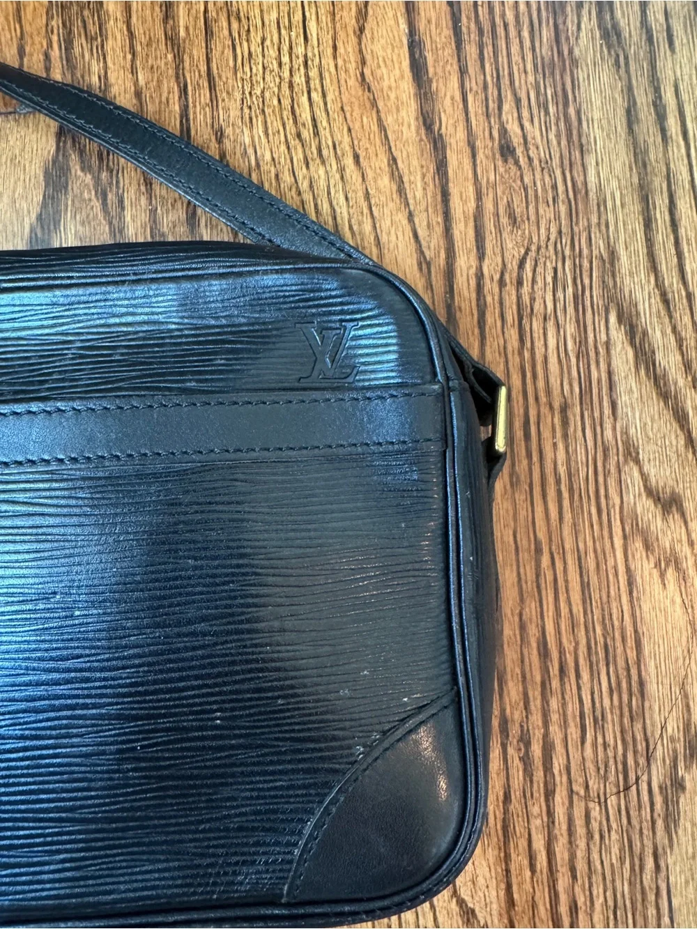 Louis Vuitton compact louis